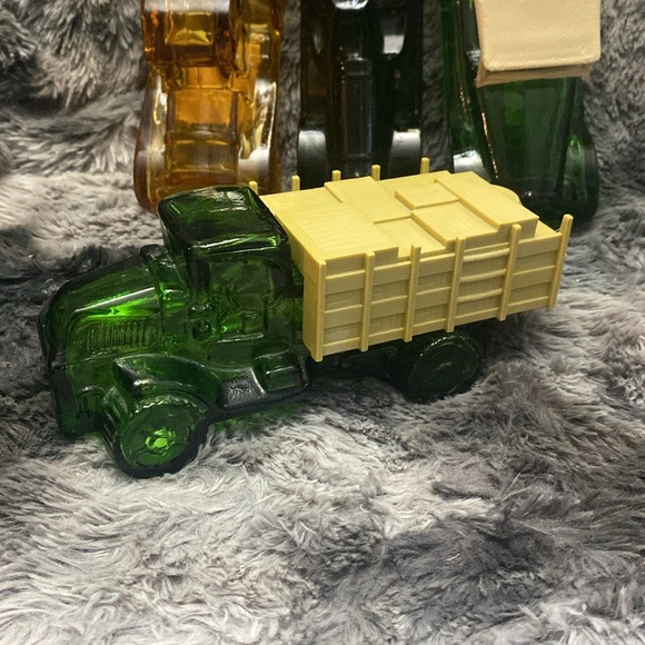 Vintage AVON 4 Car Cologne Bottles Empty Green and Amber Glass - Picture 9 of 16